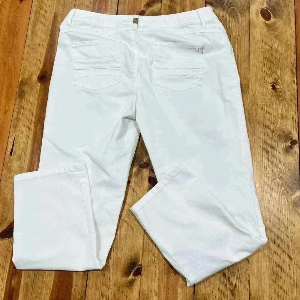 Black label by Chicos white jeans with gold hardware